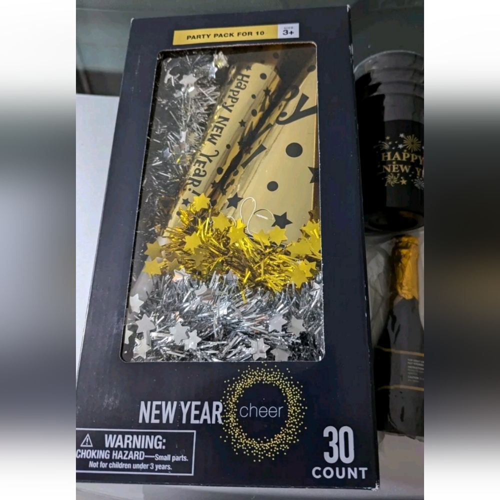 NEW YEAR CHEER Party Pack For 10 (NO champagne Bottle Popper)